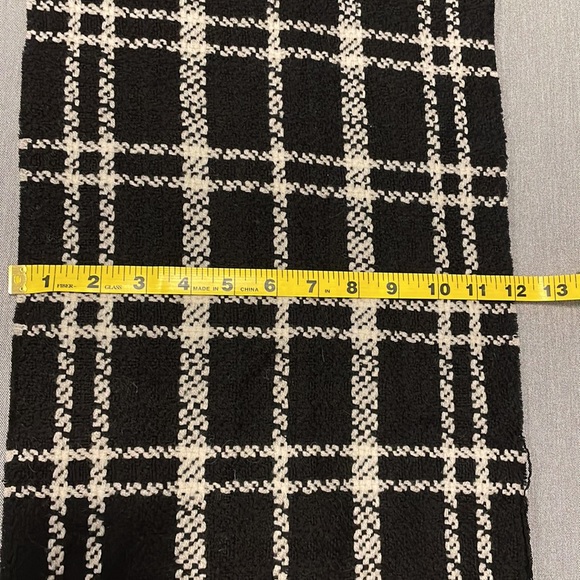 Danier 100% Wool Scarf - Picture 6 of 7